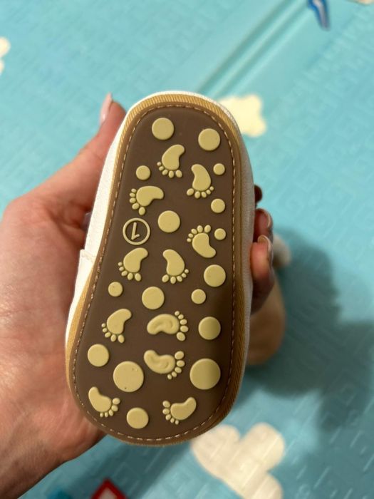 Детская обувь и варежки