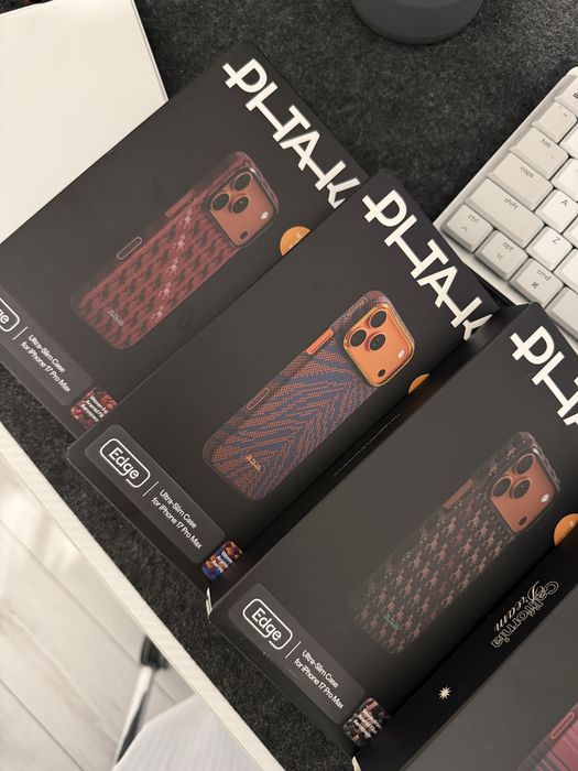 Чехлы PitaKa для iPhone 17 Pro Max