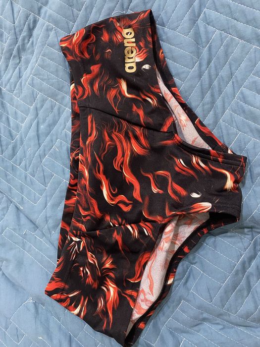 Продам плавки Arena