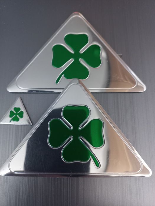 Alfa Romeo - Set embleme si capace - 4 capace pentru jante aliaj