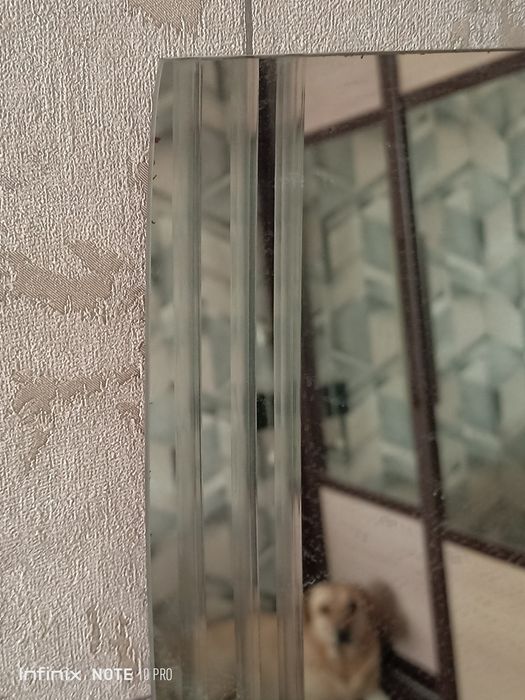 Зеркало с лёгким изгибом