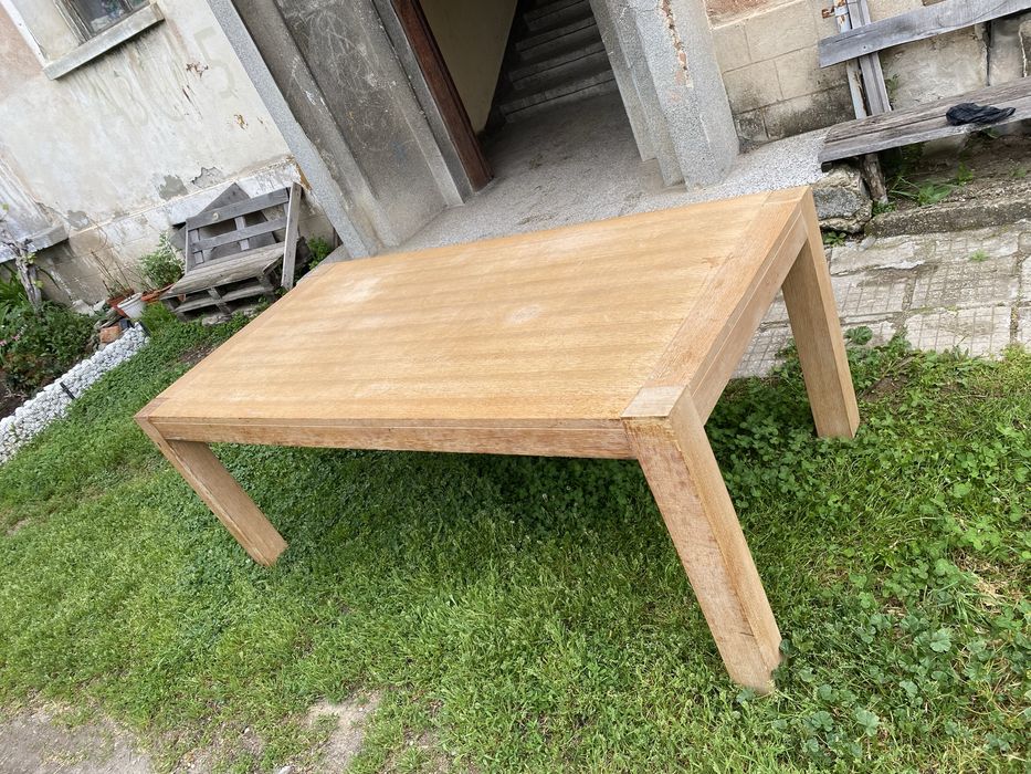 Масивни дървени маси