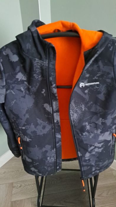 Продам куртку мальч.158см