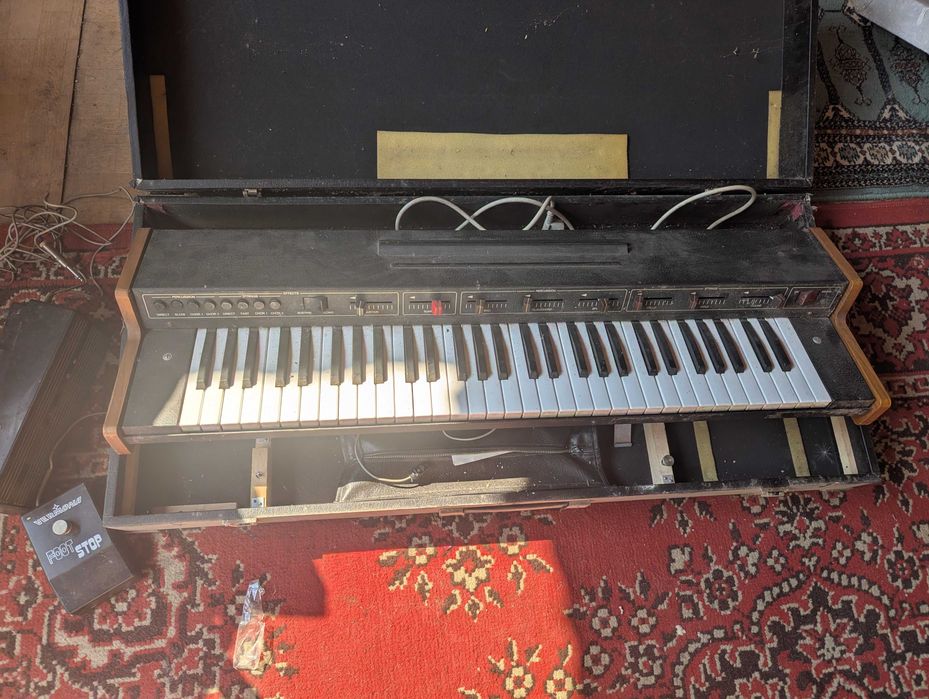 Vermona Piano-Strings c oprVHaneH Kyoap negan Vermona Foot Stop.