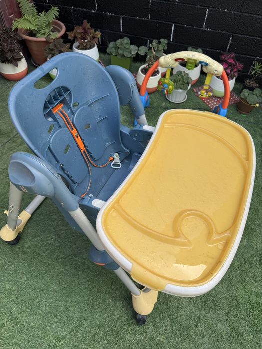 СРОЧНО продам стульчик детский chicco
