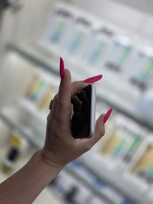 Humor GSM oferă spre vânzare / iPhone SE (2) / 64 GB / White / Garanție 12 luni / Rate