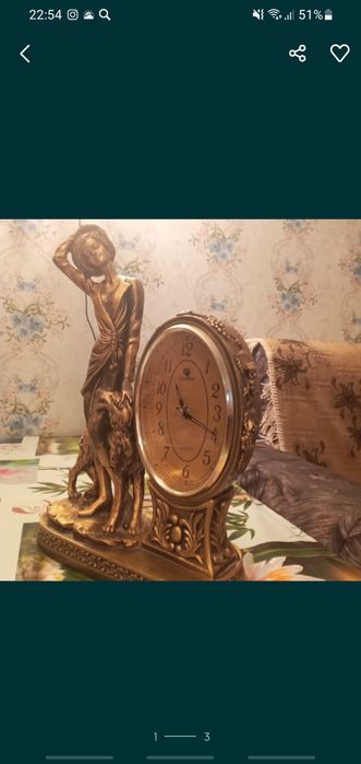 Часы настольные  "Девушка с собакой под бронзу " в отличном состоянии