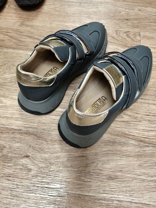 Продаю кроссовки кожанные