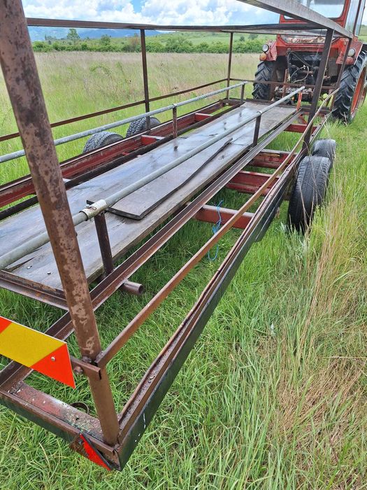 Vand remorca pe doua axe