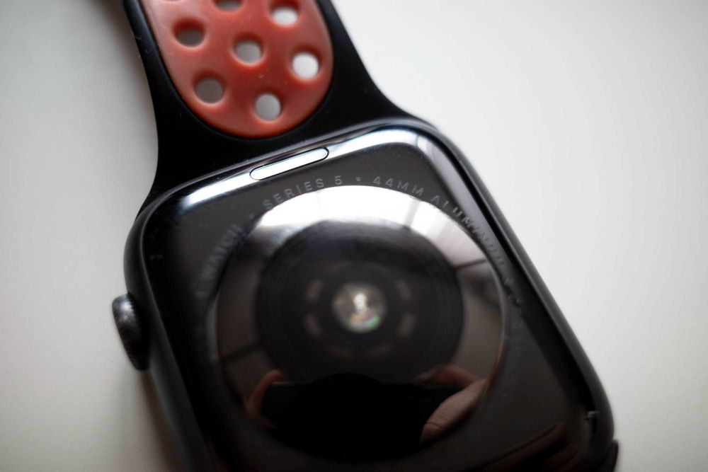 Продавам Apple Watch 5 44mm
