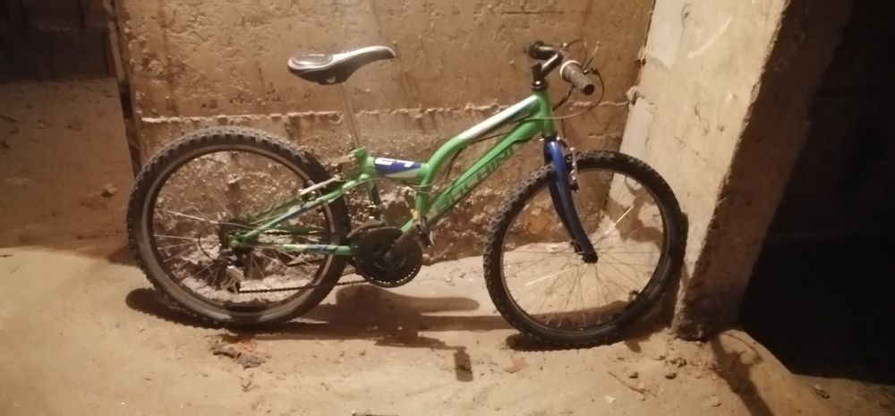 Велосипед 24" - 18  скорости.  Използуван с малки забележки!