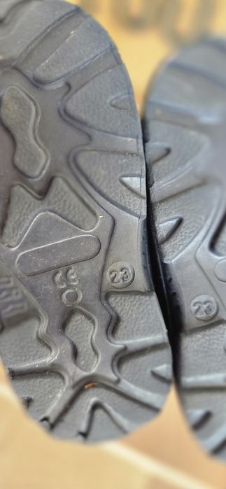 Adidași, crocși și cizme ploaie