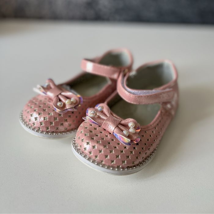 Продам новые детские сандалии для девочек