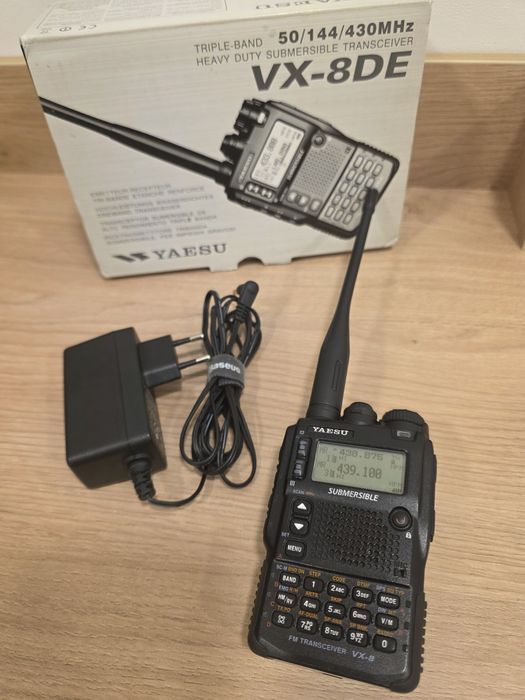 Vând Yaesu VX-8DE cu cutie
