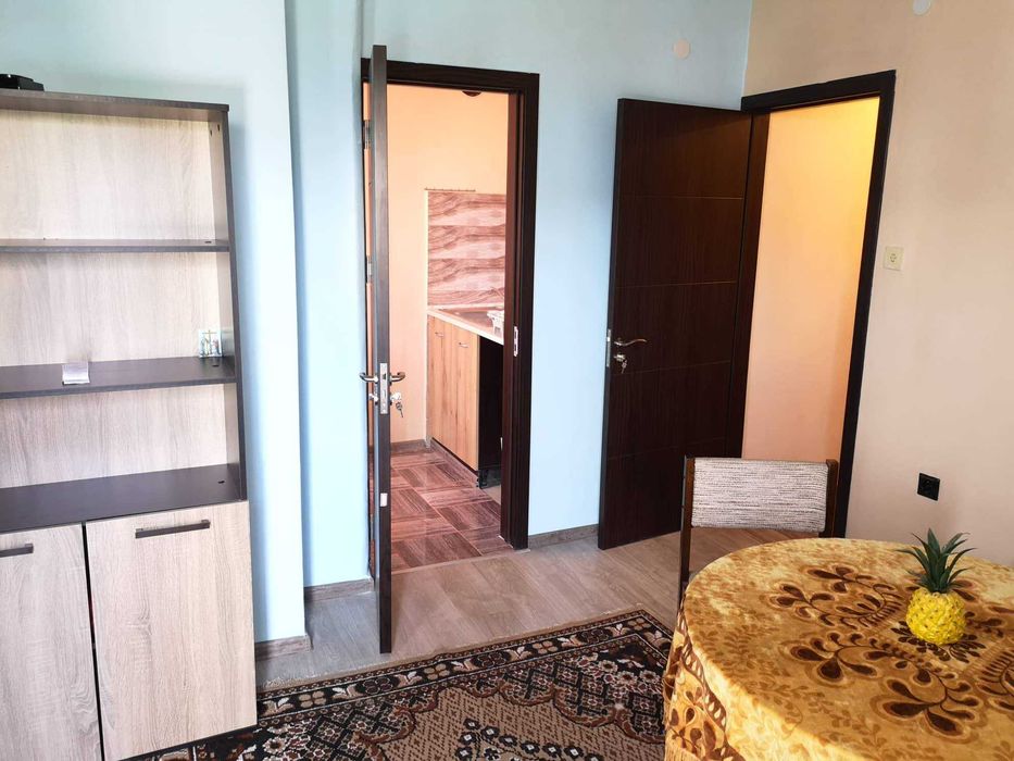 Дава се под наем Двустаен апартамент в Велико Търново, Колю Фичето - 45 кв.м за 255 € - Снимка #2