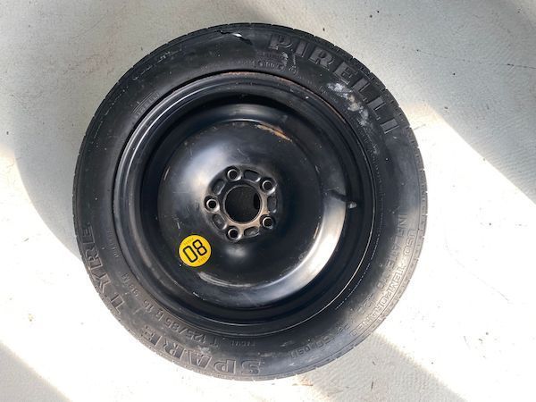 Roata de rezerva cu cheie si carlig de tractare VOLVO V40 S60 V60 125/85/R16 300776645