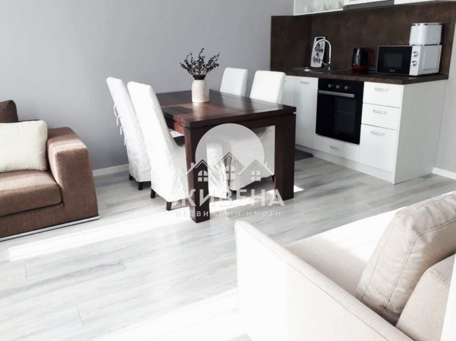 Продава се Четиристаен апартамент в Варна, Център - 200 кв.м за 2000 €/кв.м - Снимка #2