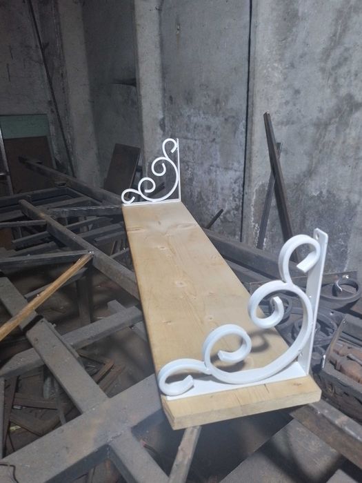 Конзоли , стойки и ъгли за рафтове и етажерки от ковано желязо