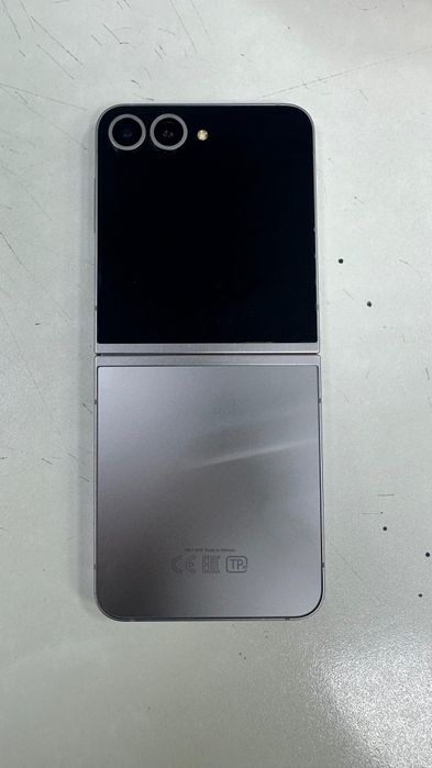 Продам самсунг galaxy Z Flip 6