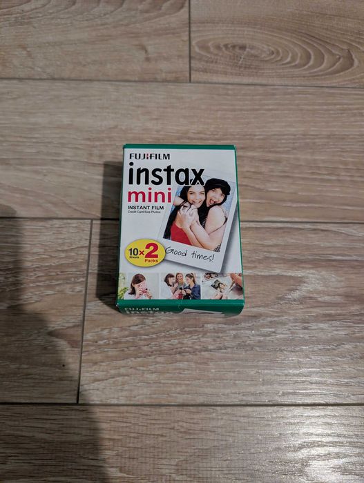 Aparat foto instant Fujifilm Instax Mini 11 + Film instant Fujiflm Instax Mini 2x10