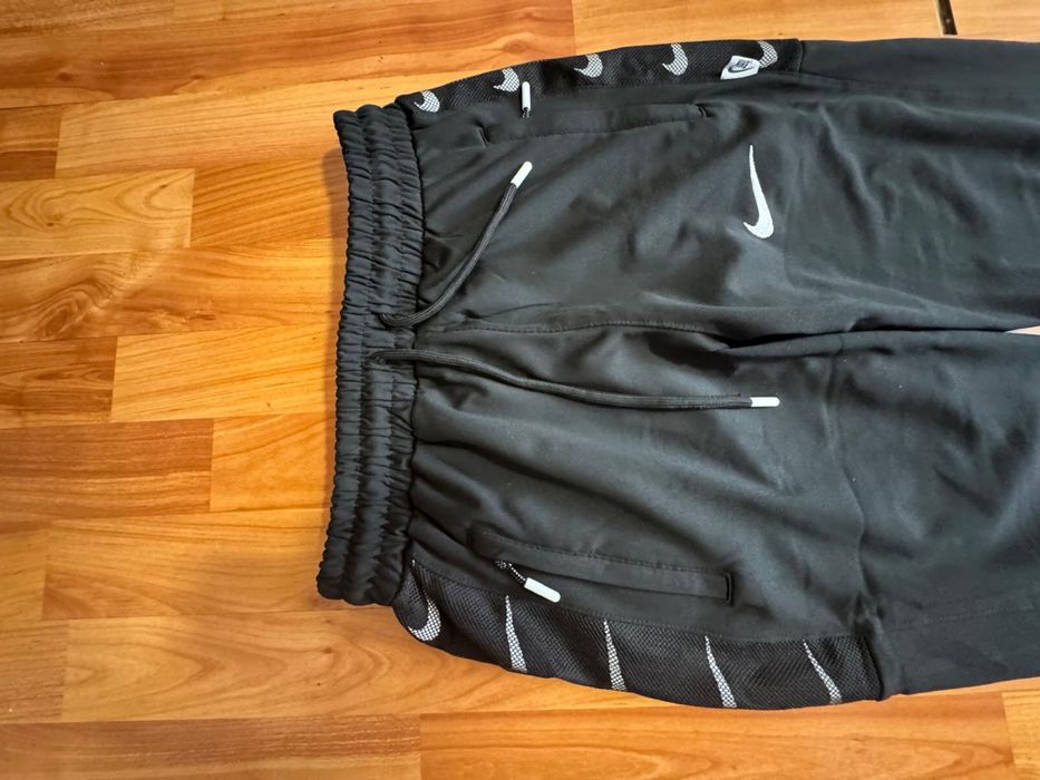 Pantaloni , tricouri nike , parfumuri , caciuli