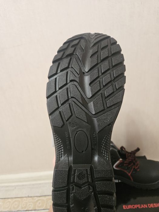 Рабочие зимние ботинки