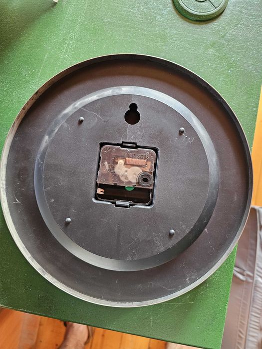 Ceas de perete Quartz cu cifre romane, ramă metalică, argintiu