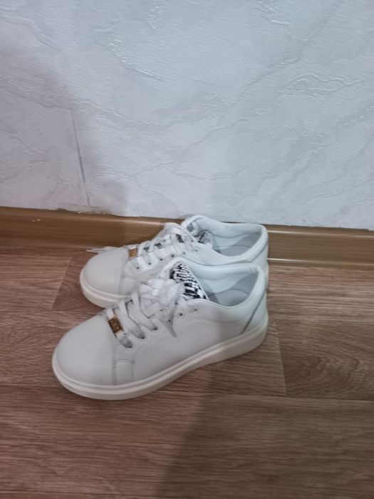 Кросовки женские