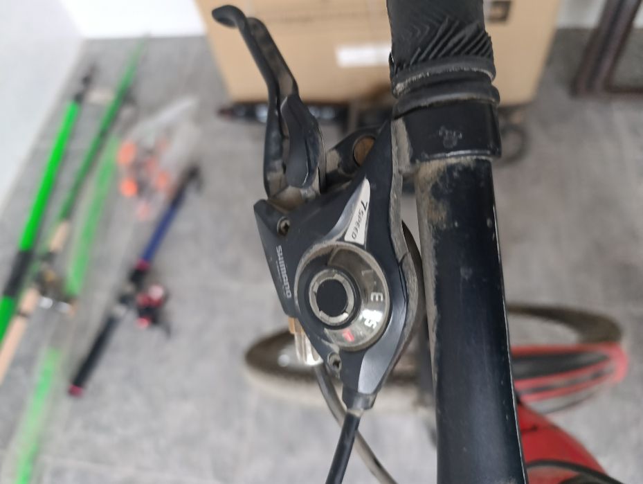 велосипед стоит без дела