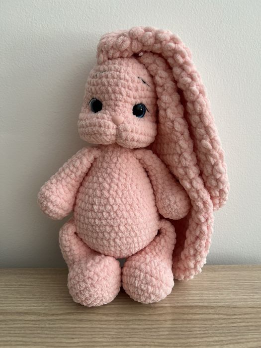 Зайка вязаная.