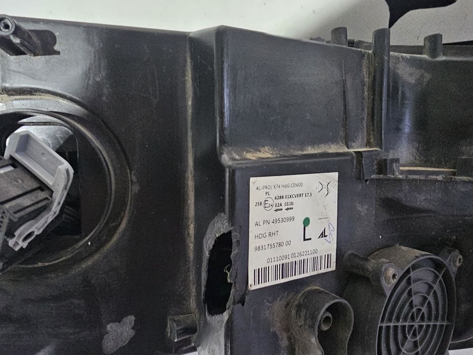 Far stanga led Citroen DS7 Crossback cod 9831755780