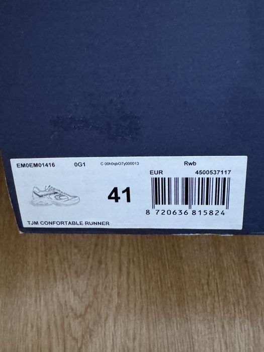 Продавам чисто нови и оригинални обувки на Tommy Jeans