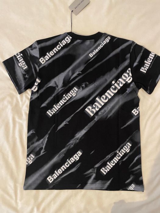 Мъжка тениска Balenciaga.Налични размери S,M,L,2Xl