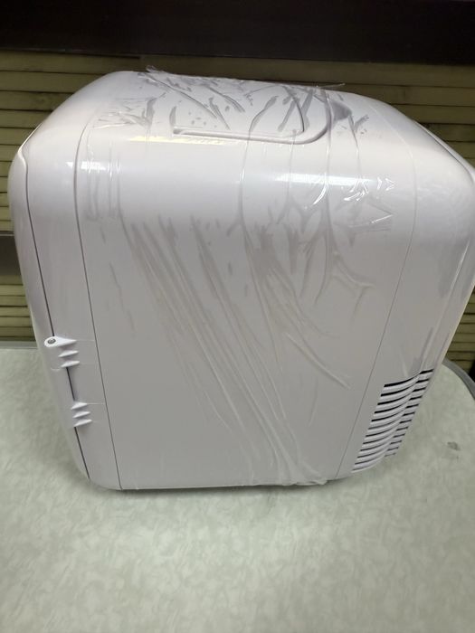 Преносим мини хладилник Russell Hobbs RH4CLR1001 4L/6