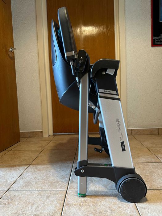 Scaun de masa INGLESINA Zuma culoare Light Blue cu cadru gri, stare excelenta!