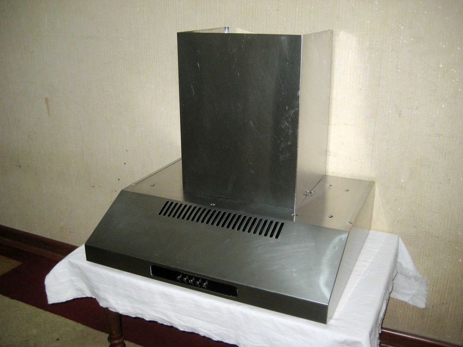 Вытяжка Sitronic оригинал мошна тянет почти новым состоянии!