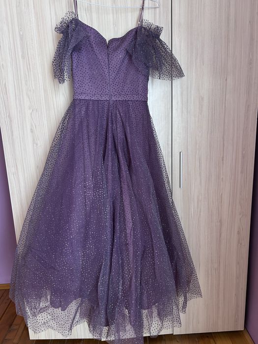 Официална рокля.