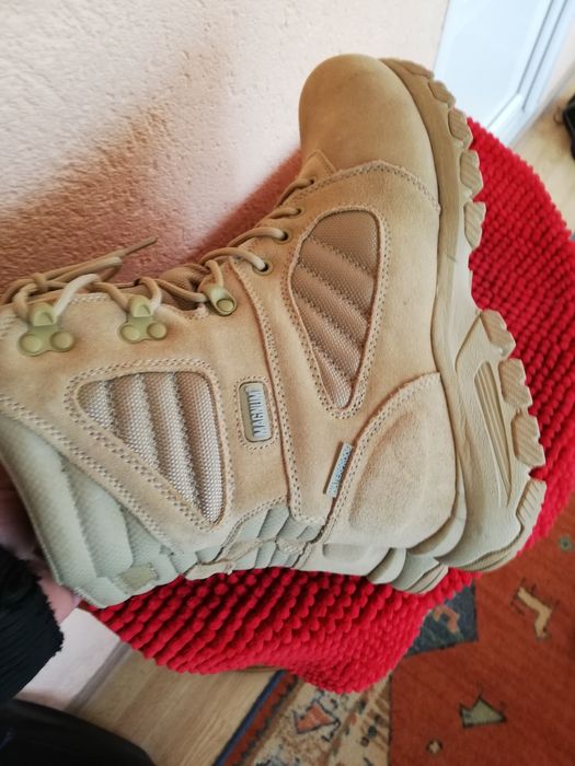 Bocanci noi Magnum nr 42,5 piele naturala bărbati