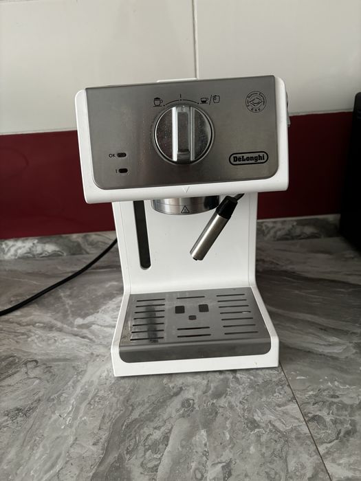 Рожковая кофеварка De’Longhi Active Line ECP(белая) /кофемашина