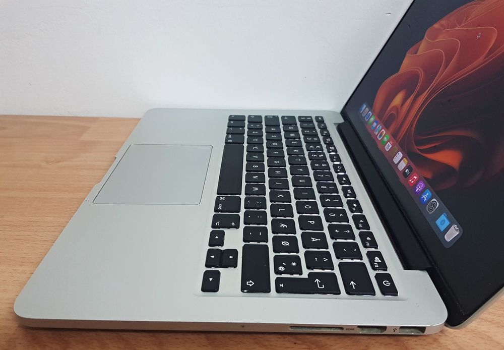 MacBook Pro Retina 13 2015,i5,8GB,256 SSD,perfect functional!
