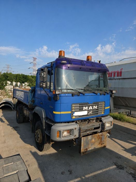 Camion MAN   4x4 basculabil pe 3 parti.