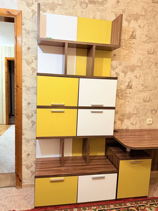 Продается шкаф и парта