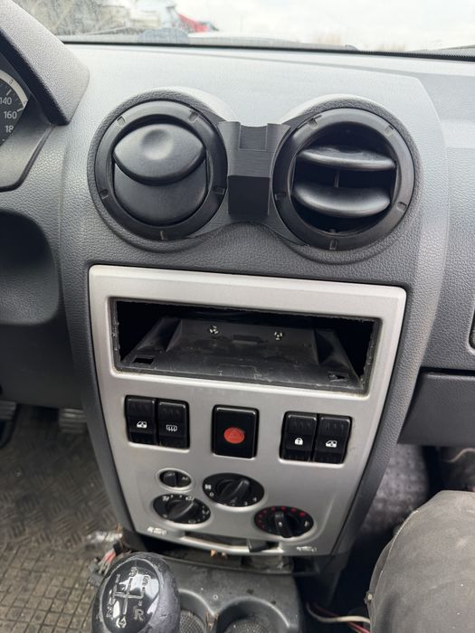 Стойка за телефон дачия сандеро логан дъстър  sandero logan dusteR