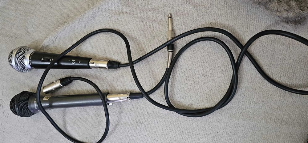 2 microfoane cu cabluri