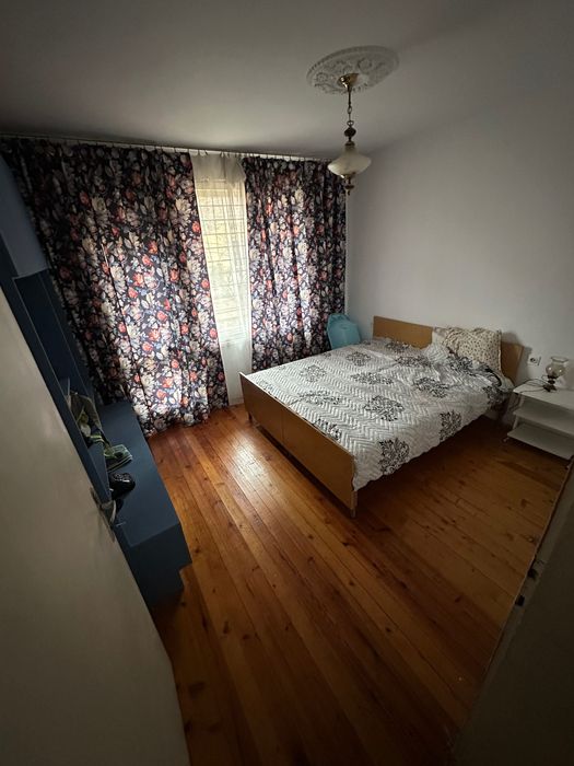 Етаж от къща + гараж и двор