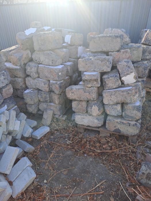 Продается шлакаблочный Кирпич б/у