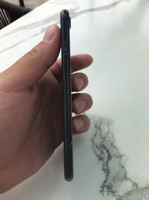 Продам iPhone 7 срочно