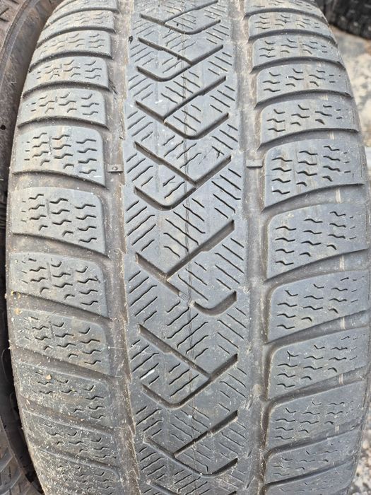 2 Anvelope de IARNA - 225/45/18 - PIRELLI - Stare buna DOT 2020 RFT