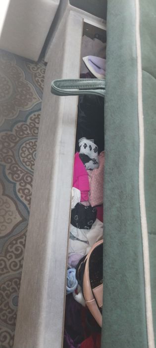 Продается уголок для кухни но можно и в зал