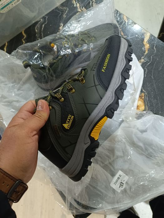 Yangi krasofka xitoydan kelgan 42,43 razmerga tushadi